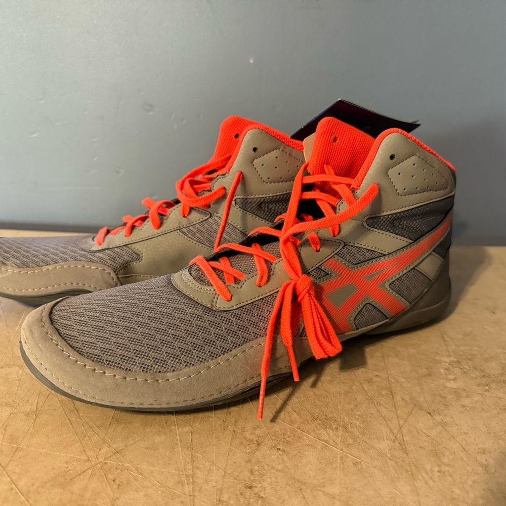 ASICS Men's Gray and Red Wrestling Shoes